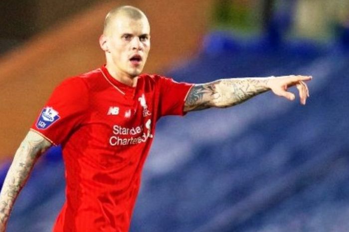 Bek Martin Skrtel membela Liverpool U-21 dalam pertandingan lanjutan Premier League U-21 melawan Manchester United U-21, Jumat (11/3/2016). 