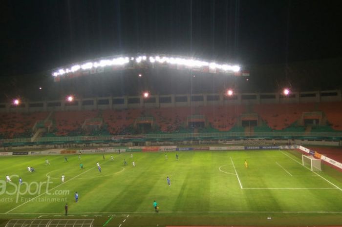 Suasana pertandingan antara Timnas U-23 Thailand dan Timnas U-23 Qatar di Stadion Pakansari, Kabupaten Bogor, Selasa (14/8/2018) malam WIB.