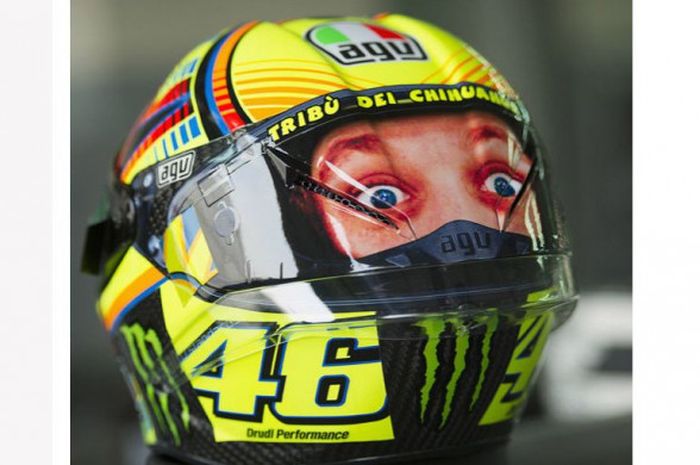 Valentino Rossi memiliki koleksi helm unik.