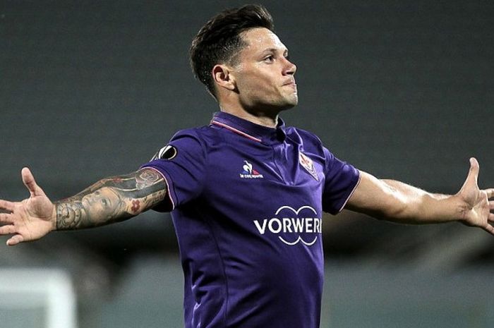 Aksi perayaan gol Mauro Zarate untuk Fiorentina selepas menjebol gawang Qarabag dalam partai Liga Europa di Artemio Franchi, Firenze, 29 September 2016.