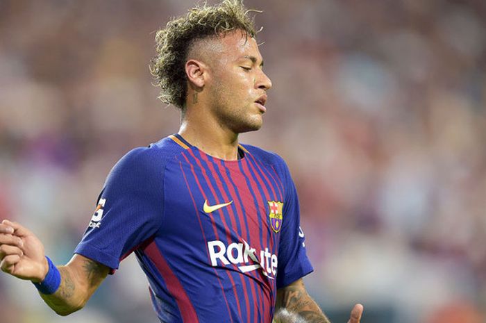 Aksi striker Barcelona, Neymar, saat tampil di ajang International Champions Cup di Stadion Hard Rock, Miami, Florida, AS, pada 29 Juli 2017.