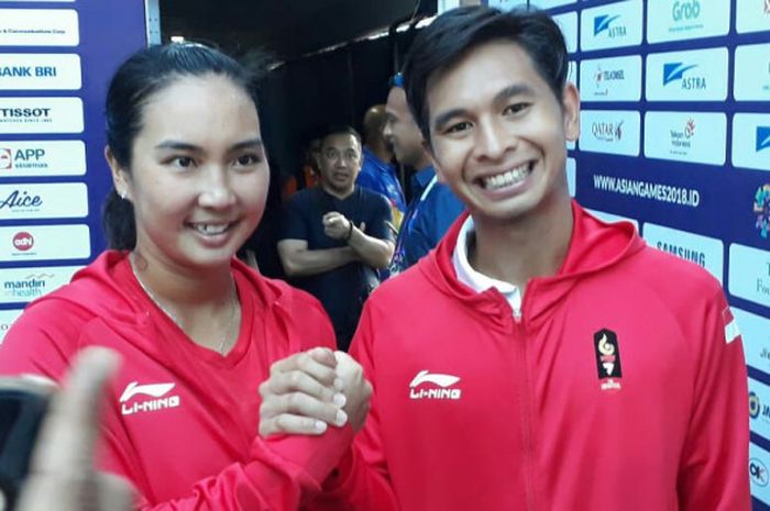 Christopher Rungkat (kanan) dan Aldila Sutjiadi (kiri) saat ditemui pada jumpa pers usai memastikan lolos final tenis ganda campuran pada Jumat (24/8/2018) di Tennis Court Jakabaring, Palembang, Sumatra Selatan.