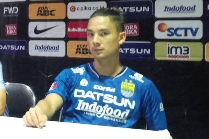      Gelandang Persib, Kim Kurniawan dalam jumpa pers pasca laga timnya kontra PBFC di Stadion Si Jalak Harupat, Kabupaten Bandung, Rabu (14/12/2016).      