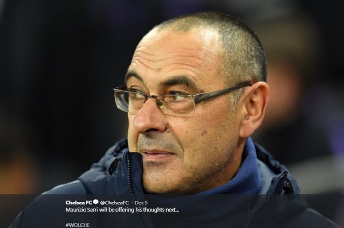 Ekspresi pelatih Chelsea, Maurizio Sarri, dalam laga Liga Inggris pekan ke-15 menghadapi Wolverhampton Wanderers, Rabu (5/12/2018) di Stadion Molineux, Wolverhampton.