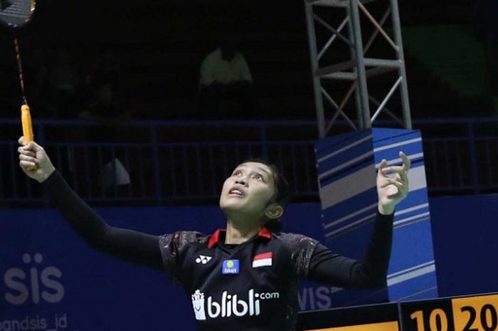 Pebulu tangkis tunggal putri Indonesia, Choirunisa, mengembalikan kok ke arah Chen Yu (Taiwan) pada babak kedua Bangka Belitung Indonesia Masters 2018 di GOR Sahabudin, Kamis (20/9/2018).