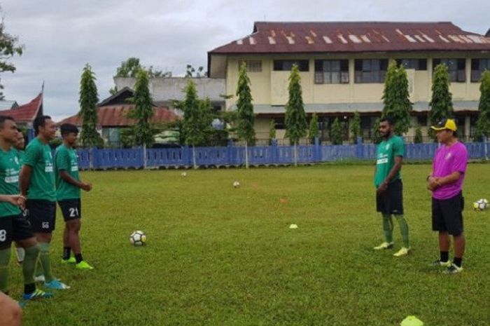 Marckho Sandy Merauje tampak berlatih bersama  Sriwijaya FC dibawah asuhan Subangkit pada Rabu (1/8/2018).