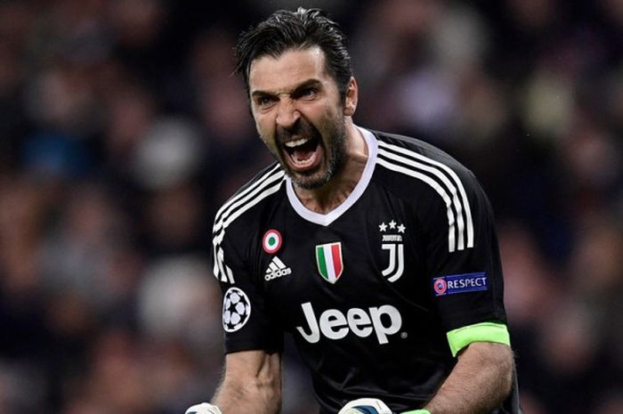 Ekspresi mantan kiper Juventus, Gianluigi Buffon, dalam laga leg kedua perempat final Liga Champions kontra Real Madrid di Stadion Santiago Bernabeu, Madrid, Spanyol pada 11 April 2018.   