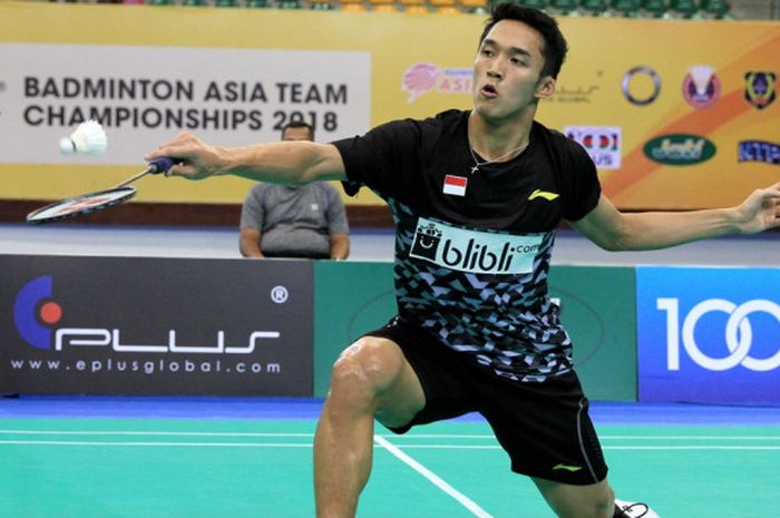 Pebulu tangkis tunggal putra nasional, Jonatan Christie, saat melakoni laga melawan wakil China, Shi Yuqi, pada partai kesatu final Kejuaraan Beregu Asia 2018 di Stadium Sultan Abdul Halim, Alor Setar, Kedah, Malaysia, Minggu (11/2/2018).