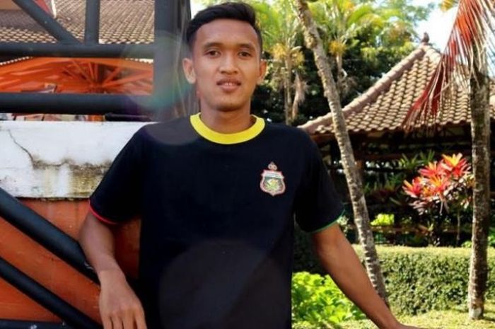 Bek kiri Bhayangkara FC, Dany Saputra bangkit dari cedera panjang di lututnya dengan motivasi dari keluarga. 