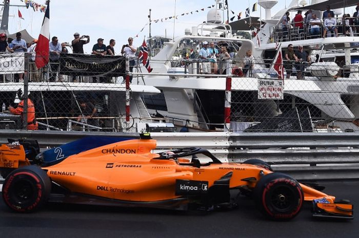 Pebalap McLaren-Renault asal Belgia, Stoffel Vandoorne, melakoni sesi latihan bebas kedua GP Monaco di Sirkuit Jalan Raya Monte Carlo, Monako, Kamis (24/5/2018).