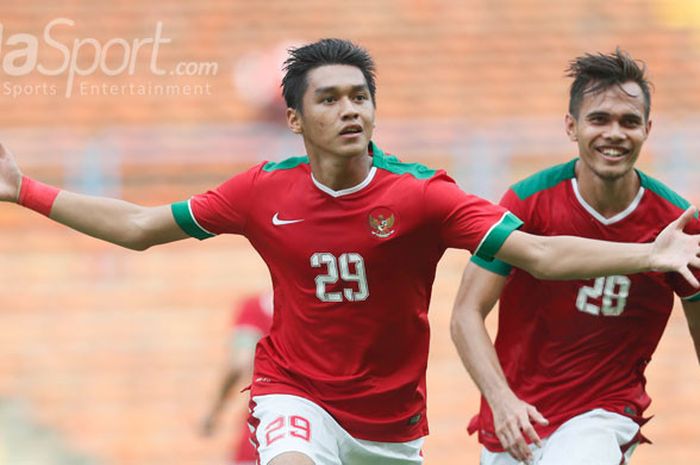 Timnas U-22 melawan Timnas Thailand U-22 dalam penyisihan grup B SEA Games XXIX Kuala Lumpur 2017 di Stadion Shah Alam, Selangor, Malaysia, Selasa (15/8). Pertandingan tersebut berakhir imbang 1-1.