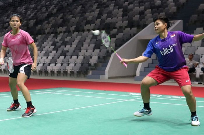 Pasangan ganda putri Indonesia, Greysia Polii/Apriyani Rahayu, sedang menjajal Istora Senayan, Jakarta jelang Indonesia Masters 2018, Rabu (17/1/2018).