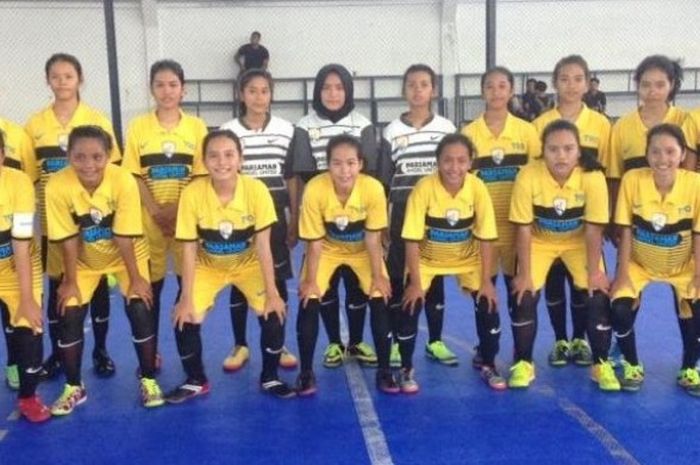 Pariaman Angels United yang ikut Liga Futsal Nusantara (LFN) 2016 Sumatera Barat kategori putri di lapangan Rafhely, Kota Padang per Jumat (28/10/2016).