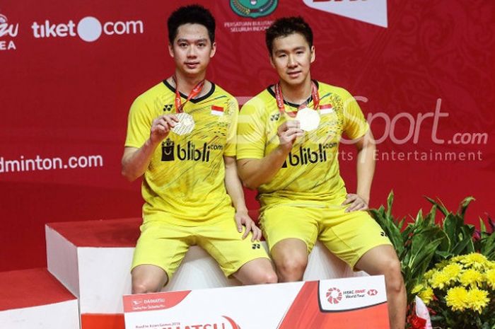 Pasangan ganda putra Indonesia, Marcus Fernaldi Gideon/Kevin Sanjaya Sukamuljo, pada final Indonesia Masters 2018 di Istora Senayan, Jakarta, Minggu (28/1/2018)