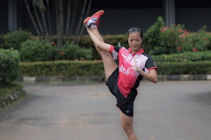Pebulu tangkis tunggal putri Indonesia, Fitriani, berpose di pelatnas bulu tangkis Cipayung, Jakarta, Rabu (21/4/2016). Dia menjadi salah satu pemain yang terpilih menjadi sparring partner menjelang Olimpiade Rio 2016.