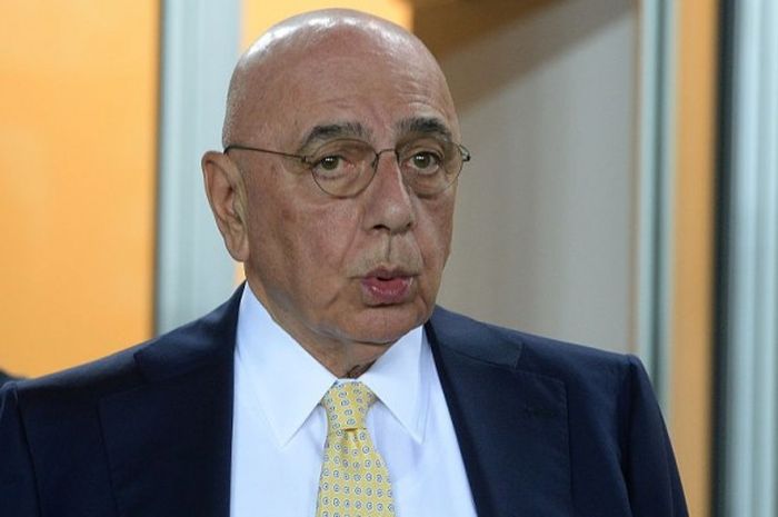 Ekspresi CEO AC Milan, Adriano Galliani, sebelum menyaksikan pertandingan melawan Udinese di Stadion Friuli pada 22 September 2015. 