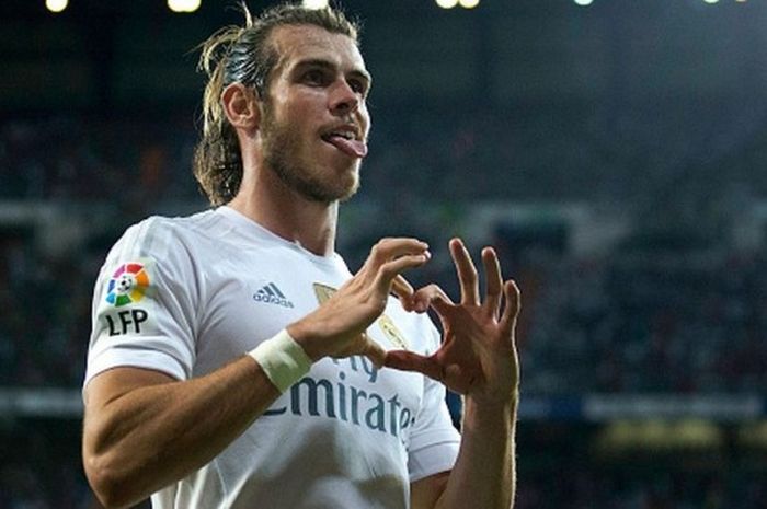 Winger Real Madrid, Gareth Bale, merayakan gol yang ia cetak ke gawang Real Betis dalam pertandingan La Liga di Santiago Bernabeu, Madrid, Spanyol, 29 Agustus 2015.