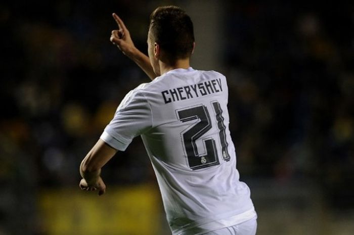 Gelandang Real Madrid asal Rusia, Denis Cheryshev, melakukan selebrasi setelah mencetak gol ke gawang Cadiz pada babak 32 besar Copa del Rey di Ramon de Carranza di Cadiz, Rabu (2/12/2015). 