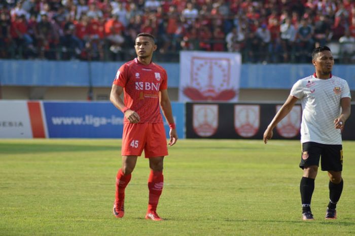 Striker Persis Solo, Ikhwan Azka Fauzi, saat berlaga melawan Persibat Batang di Stadion Manahan, Solo, Jumat (13/7/2018) sore WIB.