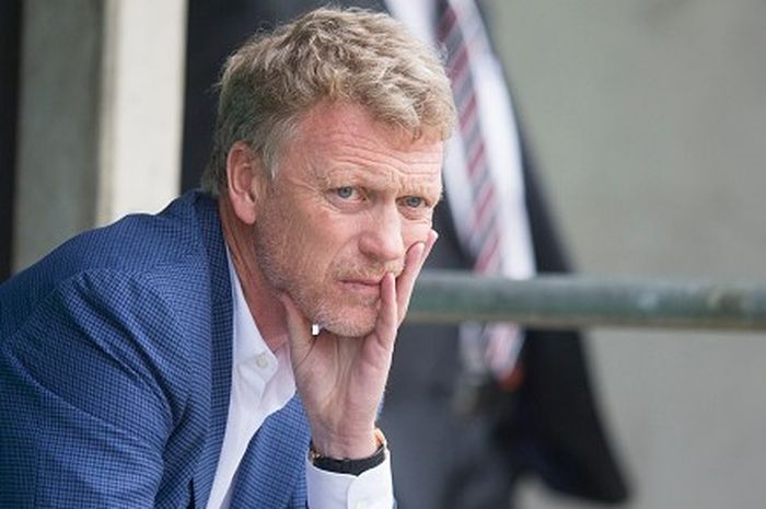 Pelatih Real Sociedad, David Moyes, saat mengawasi timnya bertanding di La Liga.