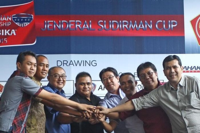 Suasana penarikan undian babak delapan besar Piala Jenderal Sudirman di Jakarta, Kamis 3 Desember 2015.