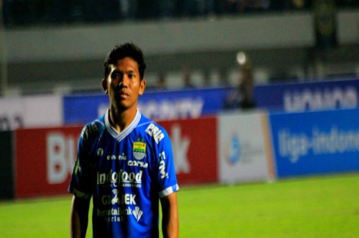 Gelandang senior  Persib Bandung, Eka Ramdani saat menghadapi PSM Makassar di Gelora Bandung Lautan 
