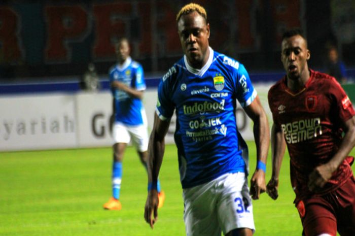  Bek Persib Bandung, Victor Igbonefo saat menghadapi PSM Makassar di Gelora Bandung Lautan Api, Bandung (23/5/2018). 