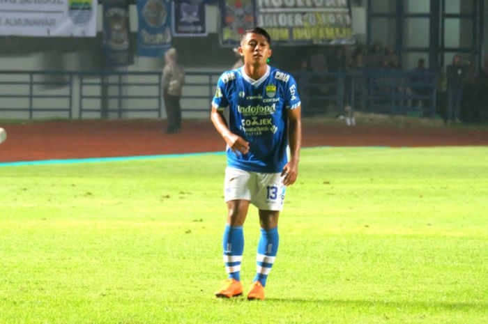 Pemain Persib Bandung, Febri Hariyadi saat laga melawan Borneo FC di Gelora Bandung Lautan Api (21/4