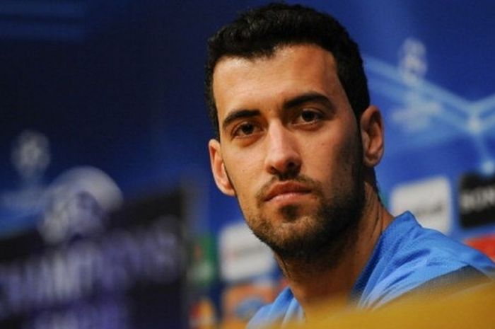 Gelandang Barcelona, Sergio Busquets, saat menghadiri konferensi pers menjelang duel antara Blaugrana kontra Bayer Leverkusen, dalam lanjutan laga Liga Champions di Camp Nou, 6 Maret 2012.