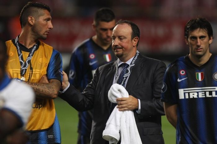 Rafael Benitez (tengah) dan Marco Materazzi (kiri) saat Inter Milan dikalahkan Atletico Madrid di Piala Super Eropa di Stade Louis II pada 2010.