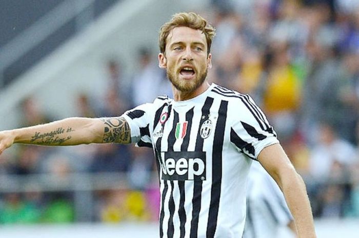 Pemain Juventus Claudio Marchisio saat pertandingan persahabatan antara Juventus vs Borussia Dortmund di St. Gallen Stadium, Swiss 25 Juli 2015