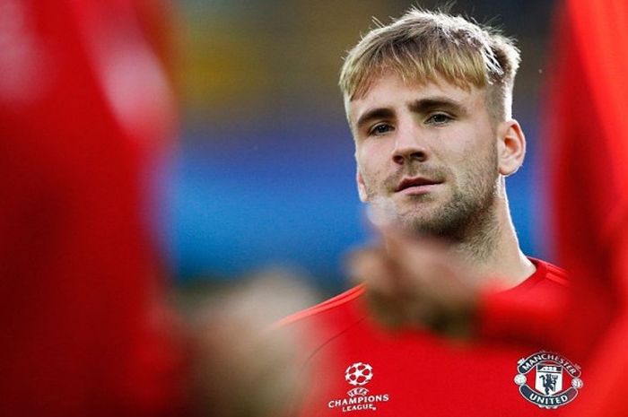 Bek Manchester United, Luke Shaw, saat menjalani sesi latihan jelang pertandingan play off Liga Champions 2015-2016 menghadapi Club Brugge di Jan Breydel Stadium, Brugge, Belgia, pada 25 Agustus 2015.