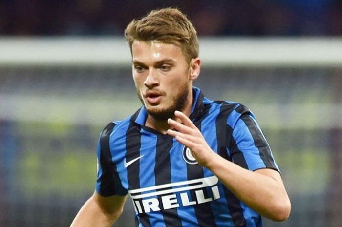  Adem Ljajic, beraksi saat partai Serie A, Inter Milan Vs Hellas Verona, di Stadion Giuseppe Meazza, Milan, 23 September 2015.