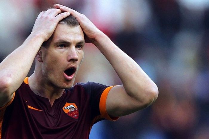 Edin Dzeko, kontribusinya masih minim bagi Roma seperti saat melawan Atalanta di Stadio Olimpico, Roma, 29 November 2015.