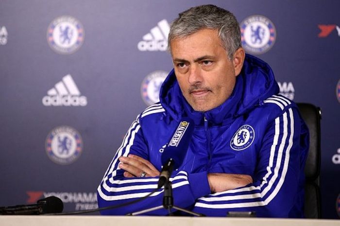 Jose Mourinho saat menjawab pertanyaan dari media jelang pertandingan Premier League antara Chelsea menghadapi Bournemouth di Chelsea Training Ground, Cobham, Inggris, pada 4 Desember 2015.