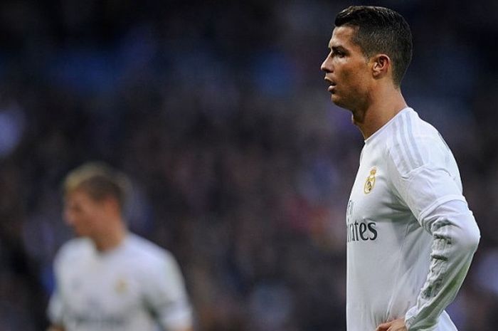 Cristiano Ronaldo saat membela Real Madrid menghadapi Rayo Vallecano dalam lanjutan La Liga 2015-2016 di Santiago Bernabeu, Madrid, Spanyol, pada Minggu (20/12/2015).