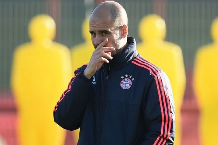 Pelatih Bayern, Pep Guardiola, memimpin sesi latihan Bayern Muenchen jelang laga kontra Dinamo Zagreb pada 8 Desember 2015.