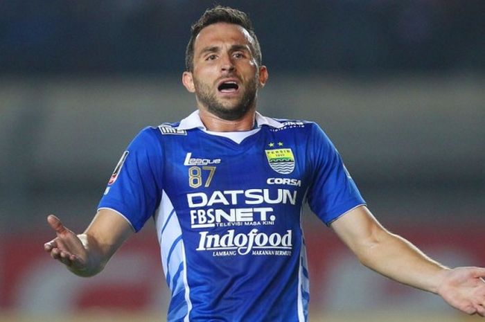    Ilija Spasojevic, di laga Piala Presiden 2015 saat partai Persib Bandung kontra Persiba Balikpapan di Stadion Jalak Harupat, Bandung, Rabu (2/9/2015).   