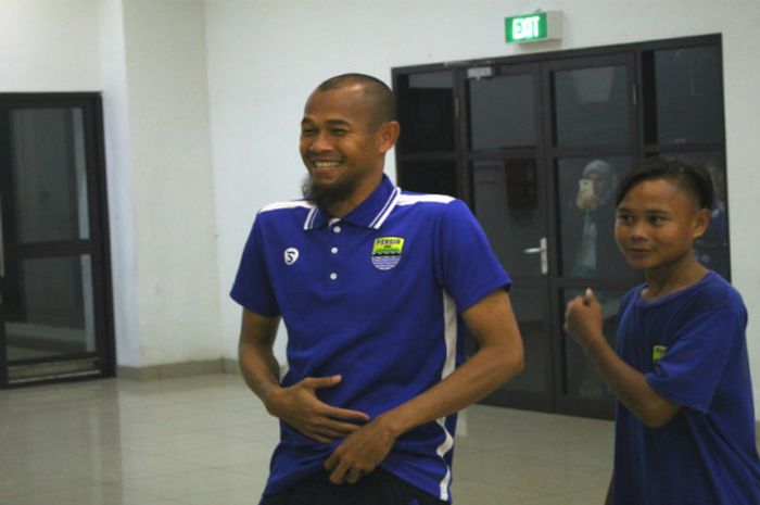 Kapten Persib, Supardi Nasir hadir di Gelora Bandung Lautan Api untuk menyaksikan laga Persib vs Borneo FC (21/4/2018)