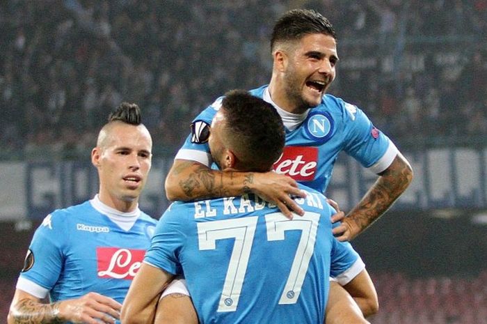 Lorenzo Insigne dkk merayakan gol yang dicetak oleh Omar El Kaddouri ke gawang FC Midtjylland pada laga Liga Europa di Naples, 5 November 2015.