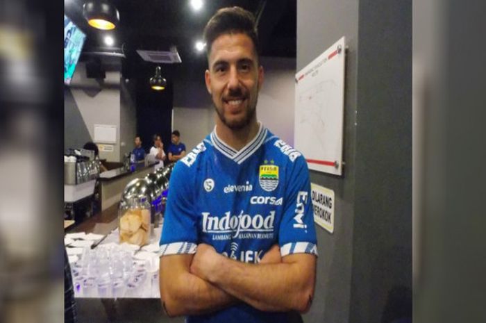 Jonathan Bauman saat diperkenalkan sebagai pemain Persib Bandung di Grha Persib , Jalan Sulanjana, Kota Bandung (17/3/2018)