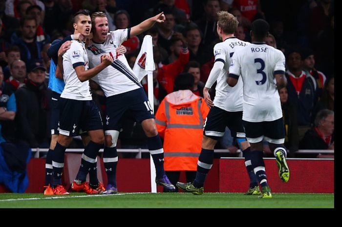 Harry Kane merayakan golnya ke gawang Arsenal