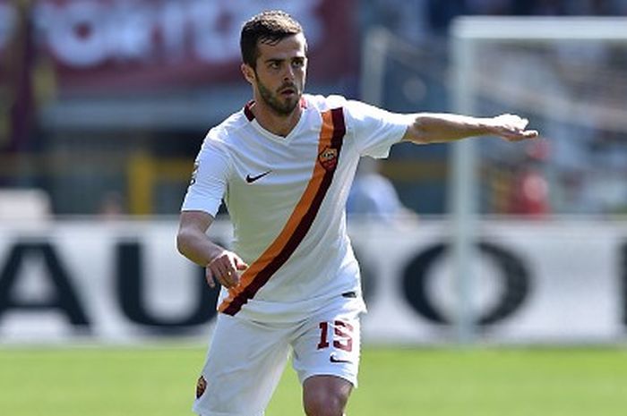 Miralem Pjanic menilai hanya tim yang paling konsisten bisa memenangi scudetto.