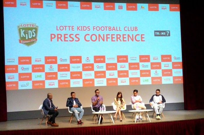 Konferensi pers Lotte Kids Football Club di The Ice Palace Concert Hall, Lotte Shopping Avenue, Jakarta, Kamis (20/8/2015)