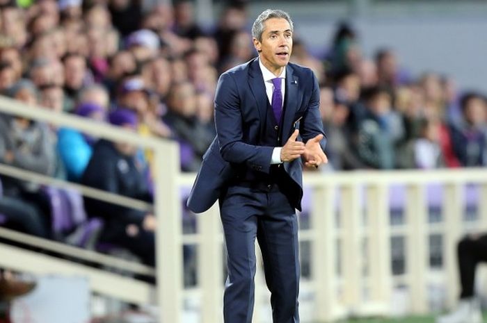 Paulo Sousa saat memberikan instruksi dalam laga Serie A antara Fiorentina lawan Empoli di Stadion Artemio Franchi, 22 November 2015.