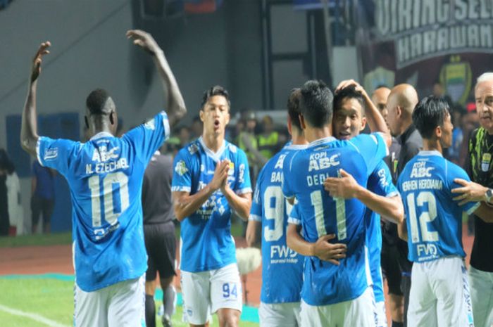   Selebrasi pemain Persib Bandung setelah mencetak gol ke gawang Mitra Kukar lewat Oh Inkyun (8/4/2018)  