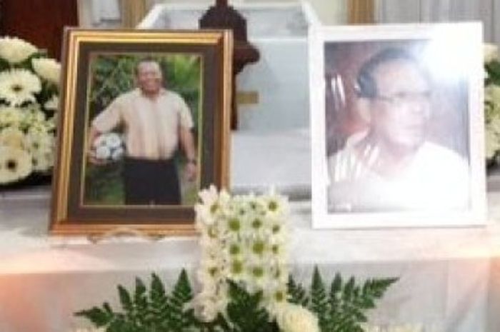 Jenazah Sinyo Aliandoe disemayamkan di Rumah Duka RS St. Carolus, Jakarta.