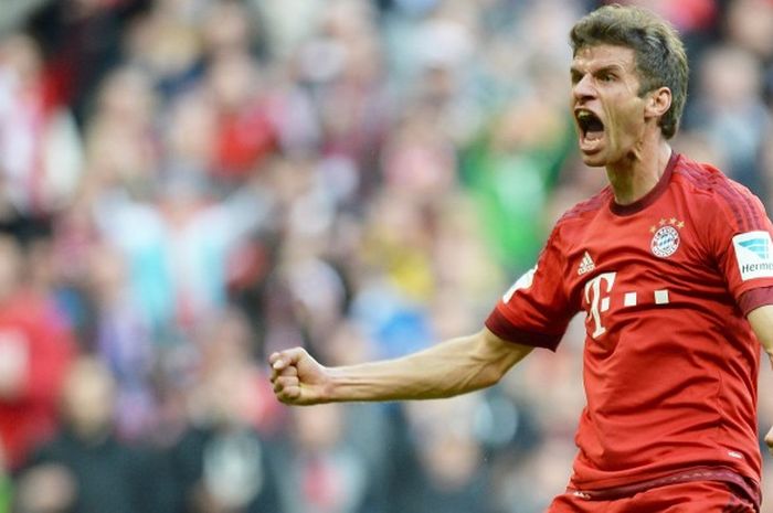 Thomas Mueller mencetak satu dari dua gol yang memastikan kemenangan 2-0 Bayern Muenchen atas Hertha Berlin di Allianz Arena, Sabtu (28/11/2015) malam WIB.