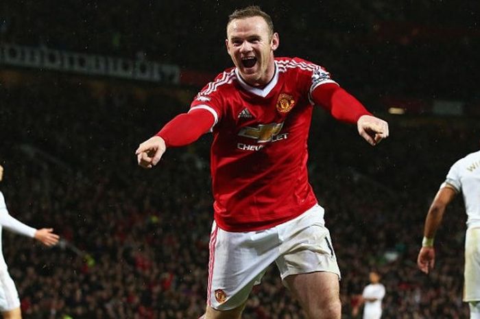 Wayne Rooney melakukan selebrasi usai mencetak gol penentu kemenangan Manchester United atas Swansea City di Old Trafford, Sabtu (2/1/2015)