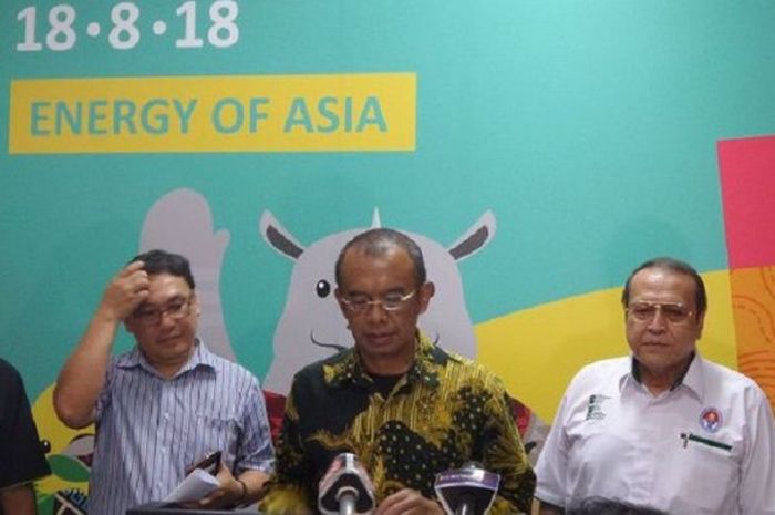 Sekretaris Kementerian Pemuda dan Olahraga (Kemenpora) Gatot S Dewa Broto, didampingi pengurus Lembaga Anti-Doping Indonesia (LADI), mengumumkan atlet PON XIX dan Peparnas XI 2016 yang positif memakai doping, di kantor Kemenpora, Jakarta, Kamis (4/5/2017).